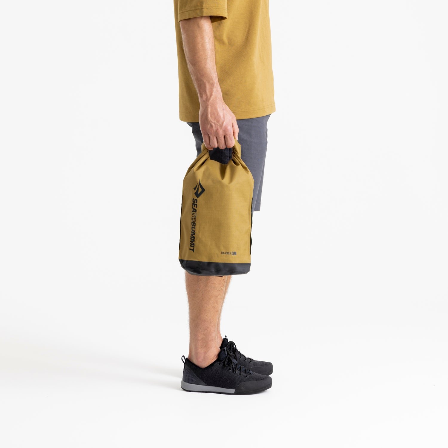 EcommBigRiverDryBag8LDullGoldCarry
